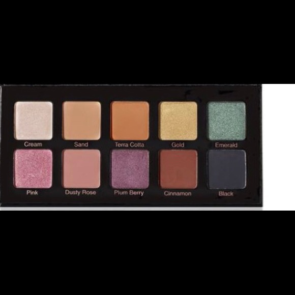 3/$39 NEW Violet Voss ESSENTIALS PRO eyeshadow palette - Picture 1 of 1